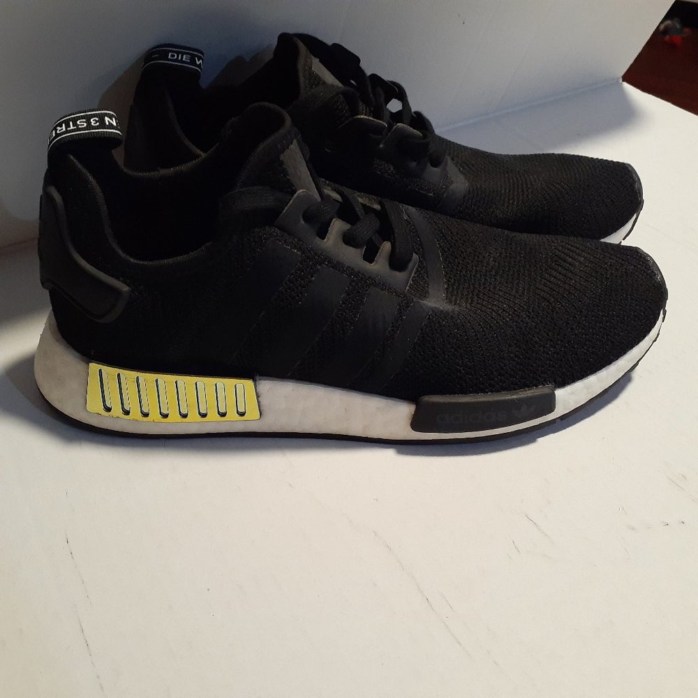 Adidas NMD r1 black gold